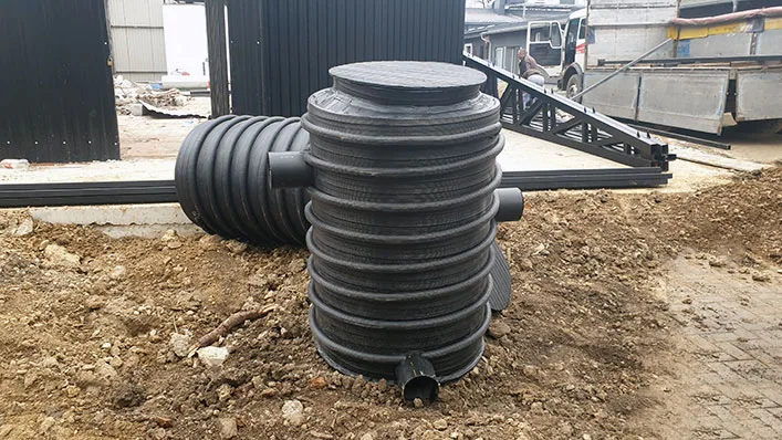 šahta za kanalizaciju plastična crna